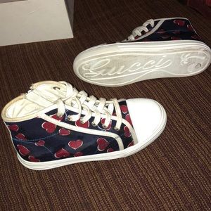 Little girls gucci shoes size 33